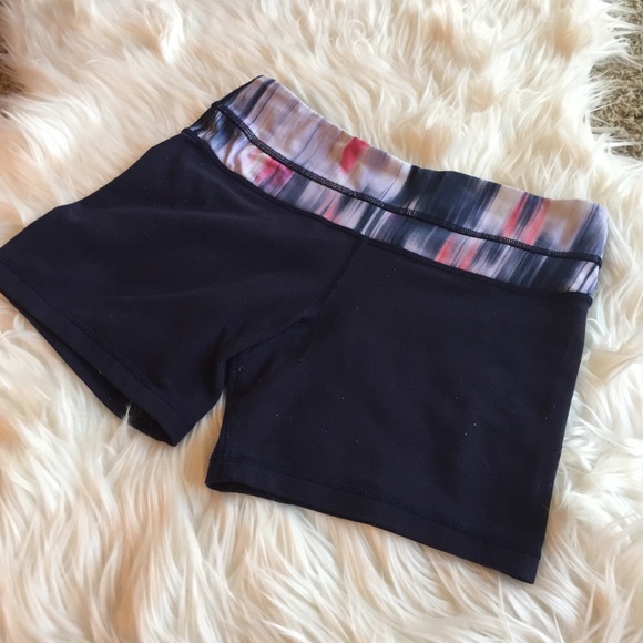 Lululemon Groove Shorts - Picture 2 of 5